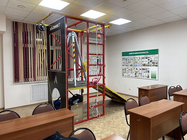 г. Нижнекамск. ЧОУ ДПО «Безопасность труда» рады сообщить что в Нижнекамске открылся первый наш сертифицированный полигон "АЛЬПИНИСТ" для отработки навыков безопасных работ на высоте.