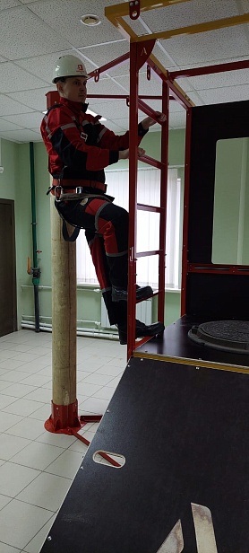 г.Котельниково. Компания "Еврохим-Волгакалий" использует полигон «Альпинист» для обучения на высоте г.Котельниково. Компания "Еврохим-Волгакалий" использует полигон «Альпинист» для обучения на высоте